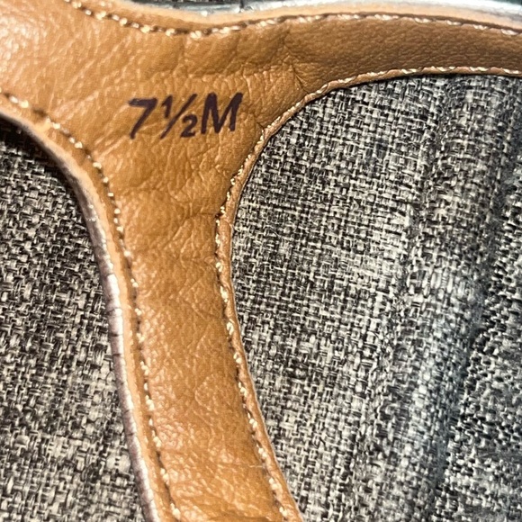 Eurosoft by SOFFT Ivie Gladiator Inspired Sandals Gold Size 7.5 - Picture 3 of 5